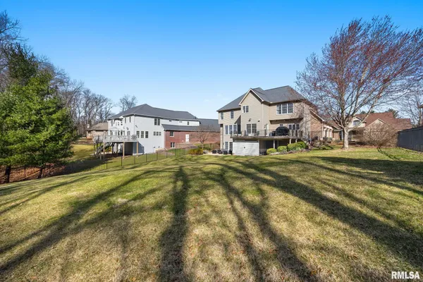 $750,000 | 6531 North Greenwich Place, Peoria, IL 61615