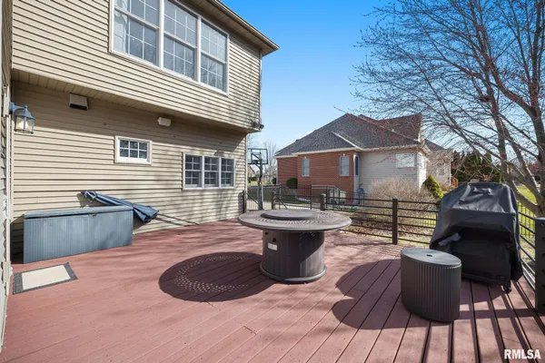 $750,000 | 6531 North Greenwich Place, Peoria, IL 61615