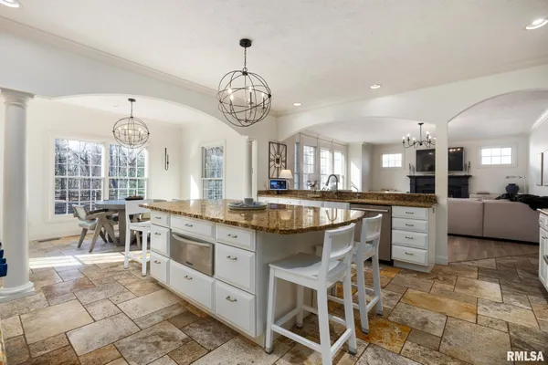 $750,000 | 6531 North Greenwich Place, Peoria, IL 61615