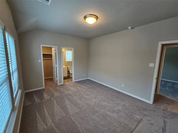 an empty room with closet and mirror