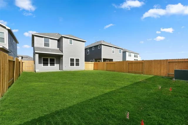 a view of a house with backyard and garden