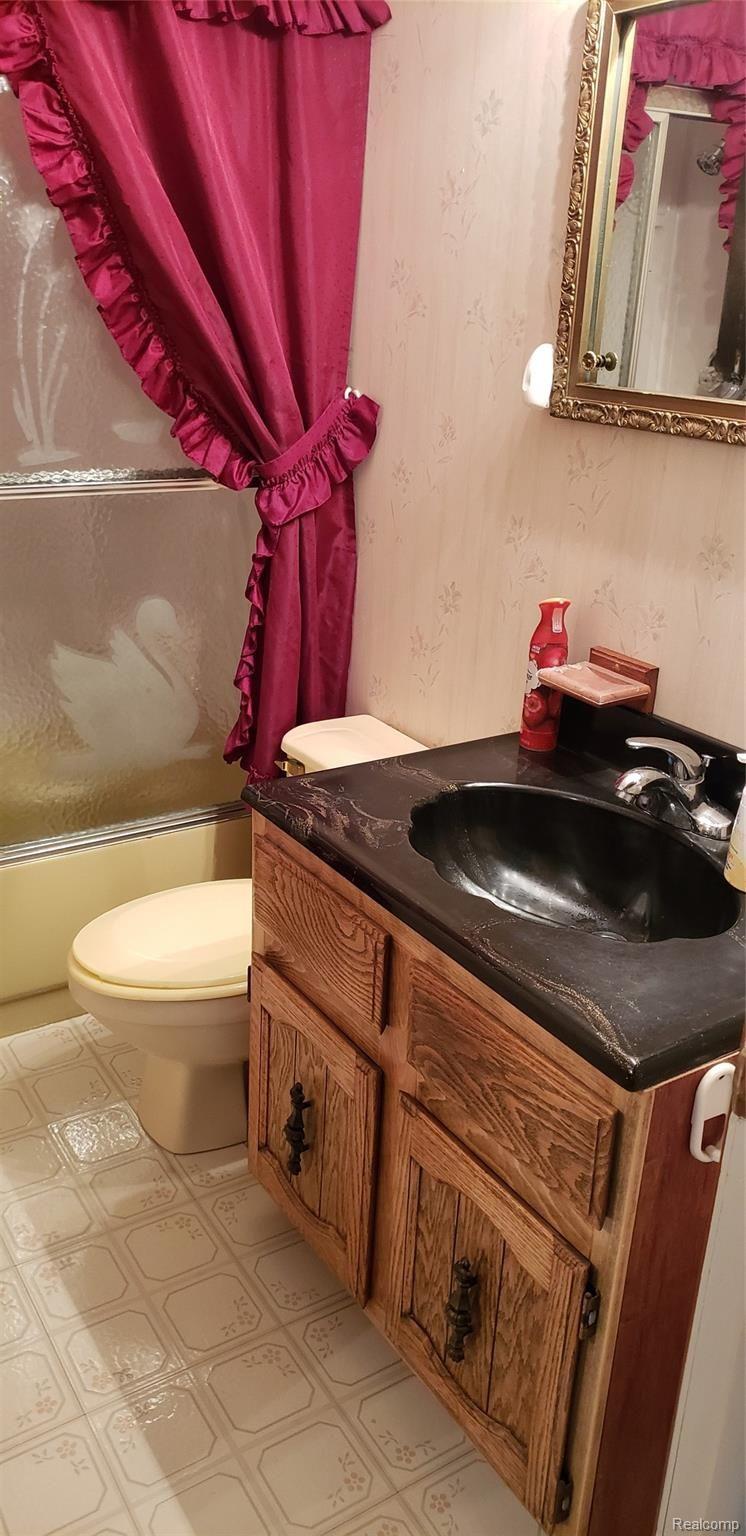 14219 North Genesee Road Clio, MI 48420 - Photo 12 of 26 20200913_115349.jpg