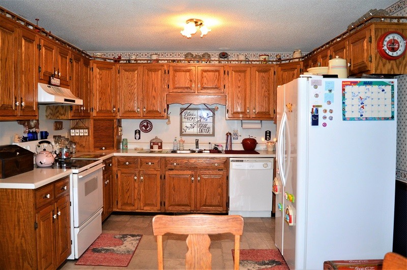 505 W Road Morrison, TN 37357 - Photo 13 of 44 a kitchen with stainless steel appliances a stove a sink and a refrigerator