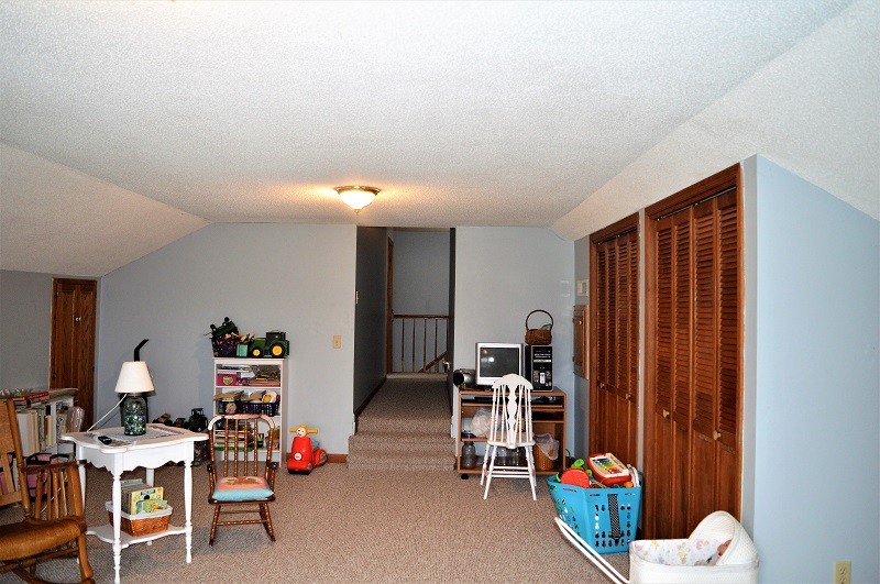 505 W Road Morrison, TN 37357 - Photo 30 of 44 a room with furniture and a window