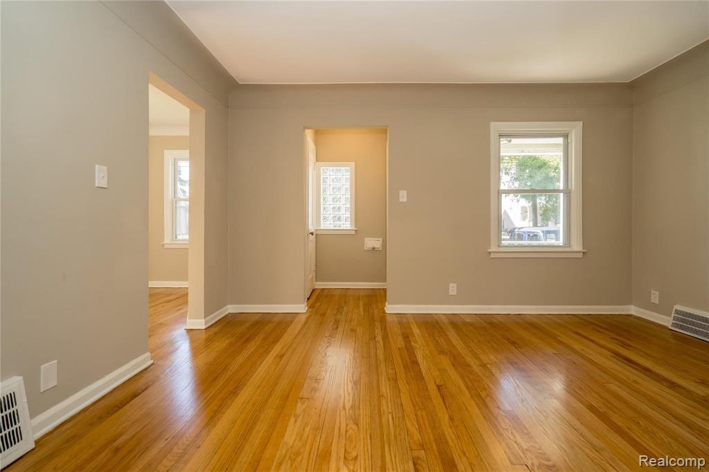 24844 Landau Center Line, MI 48015 - Photo 19 of 58