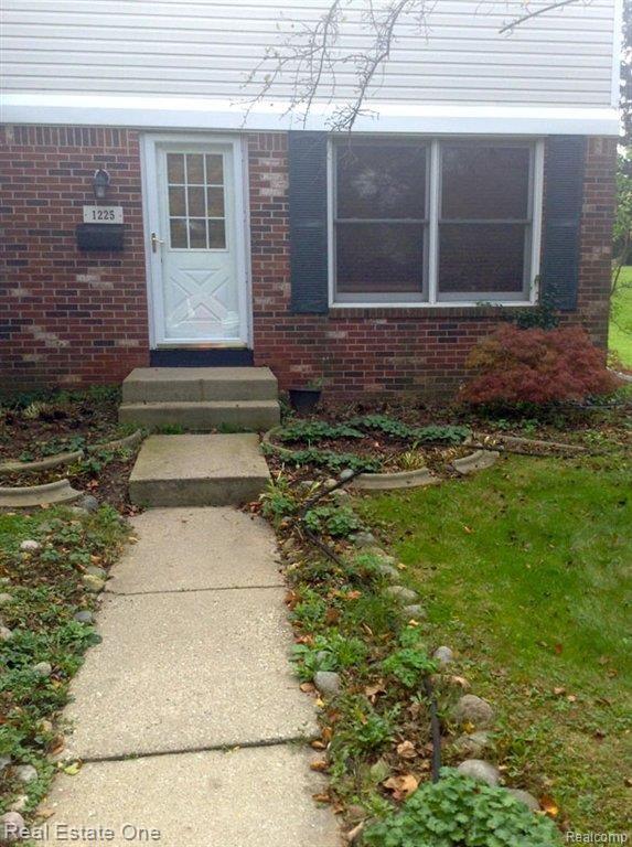 1225 Miniature Court, Unit 22 Rochester, MI 48307 - Photo 2 of 19 PRIVATE ENTRANCE