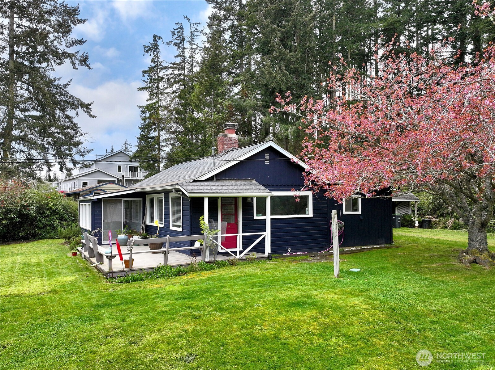 2712 North Bluff Road Greenbank, WA 98253 - Photo 2 of 35 Gallery Image 2