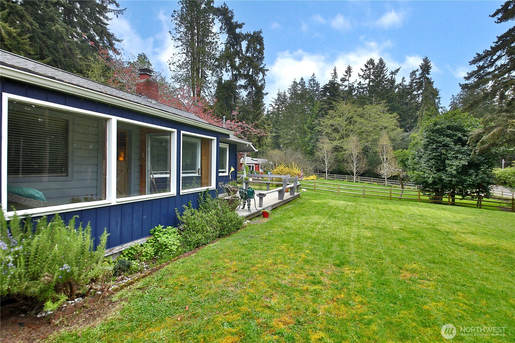 2712 North Bluff Road Greenbank, WA 98253 - Photo 5 of 35 Gallery Image 5