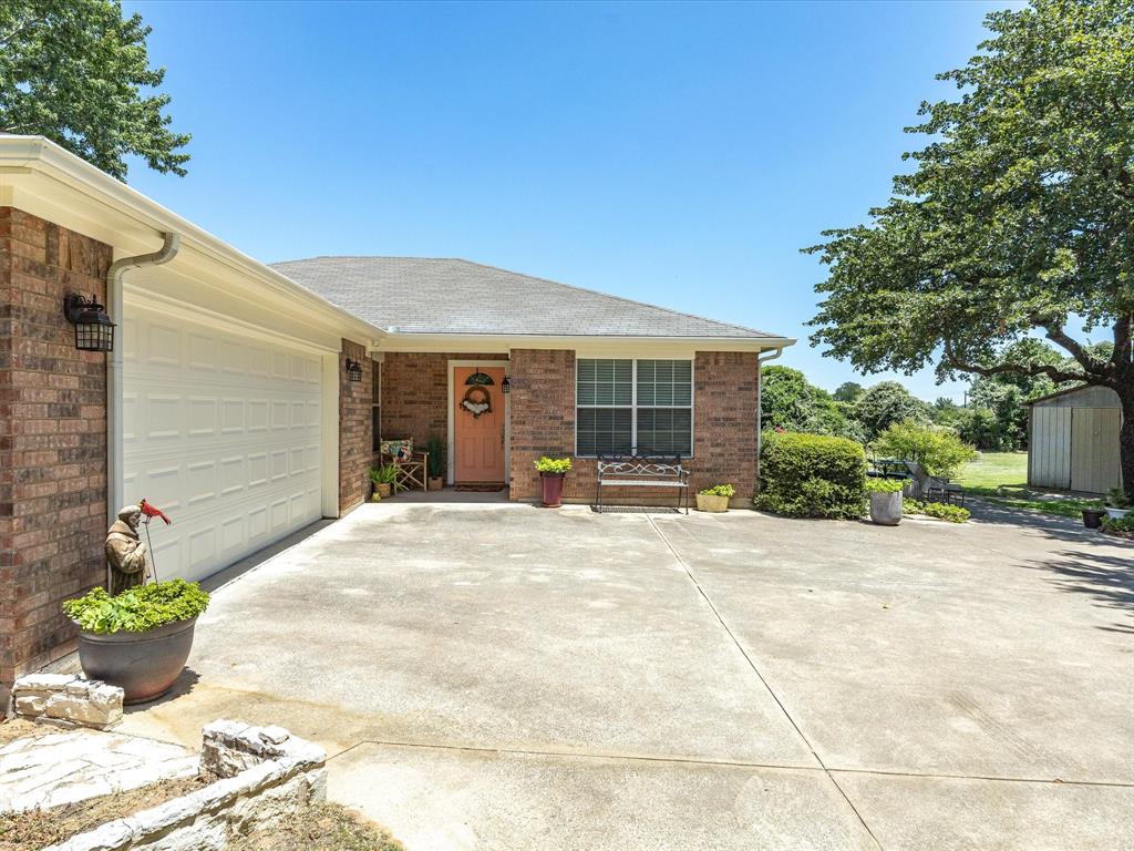 1100 Greg Street Azle, TX 76020 - Photo 5 of 39