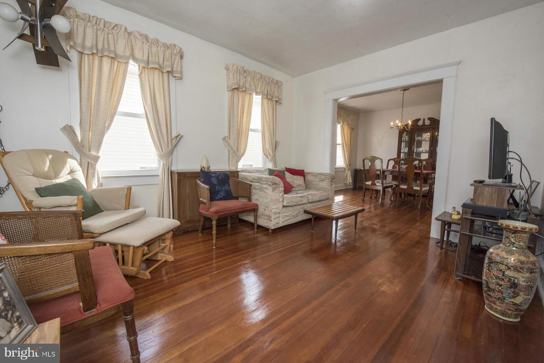 5306 Catalpha Road Baltimore, MD 21214 - Photo 8 of 21 Living Room