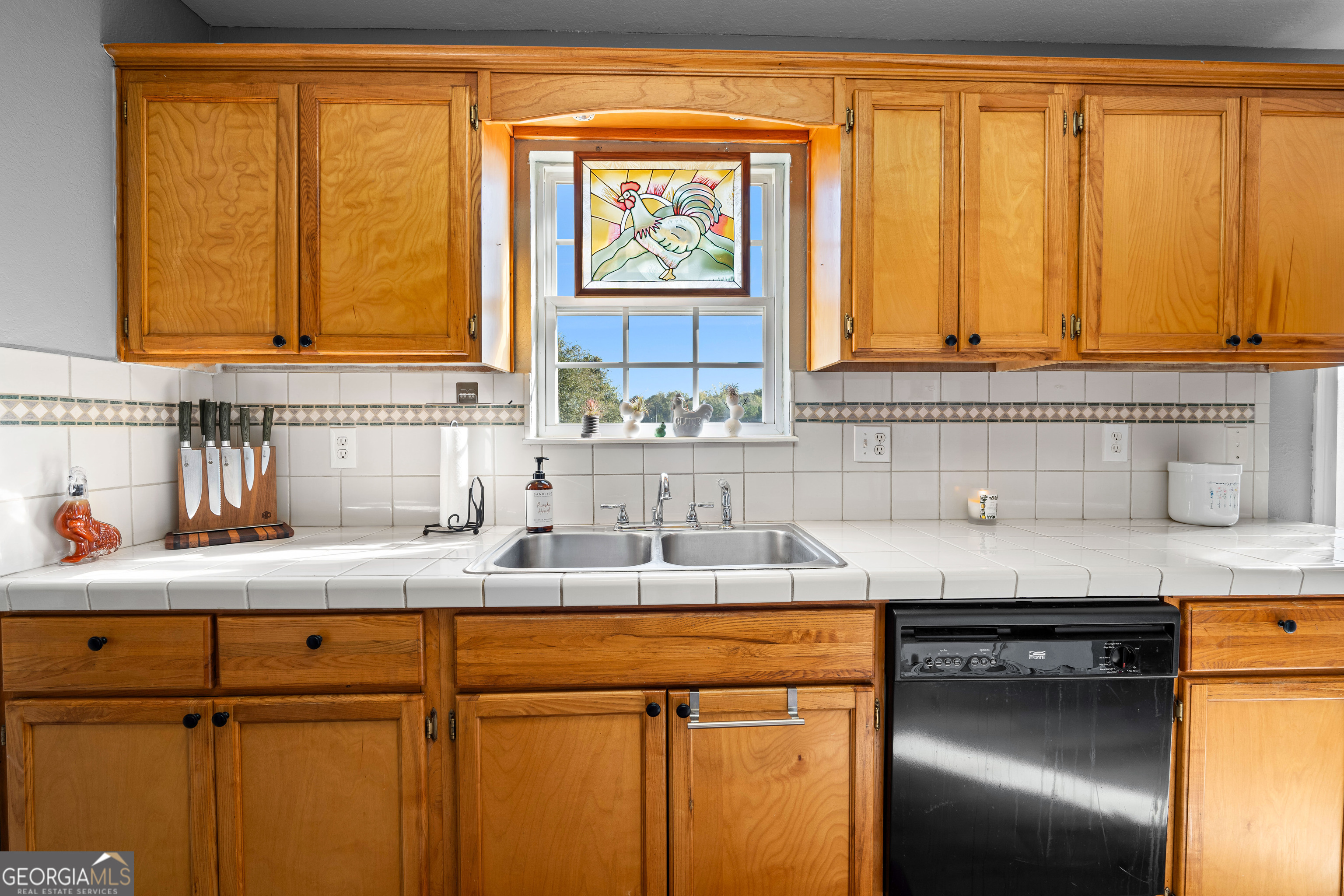 3939 Bevis Road Franklin, GA 30217 - Photo 17 of 40 a kitchen with stainless steel appliances granite countertop a sink and a cabinets