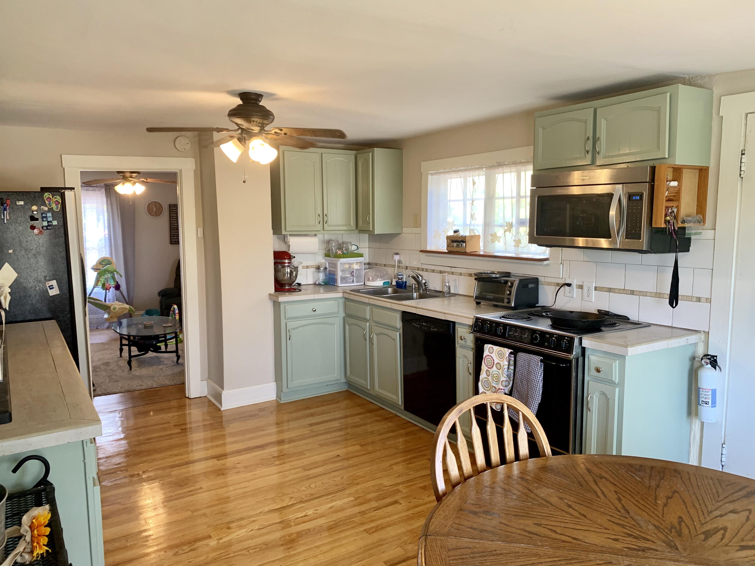 701 North Mill Road Salem, VA 24153 - Photo 8 of 32 Large updated kirchen