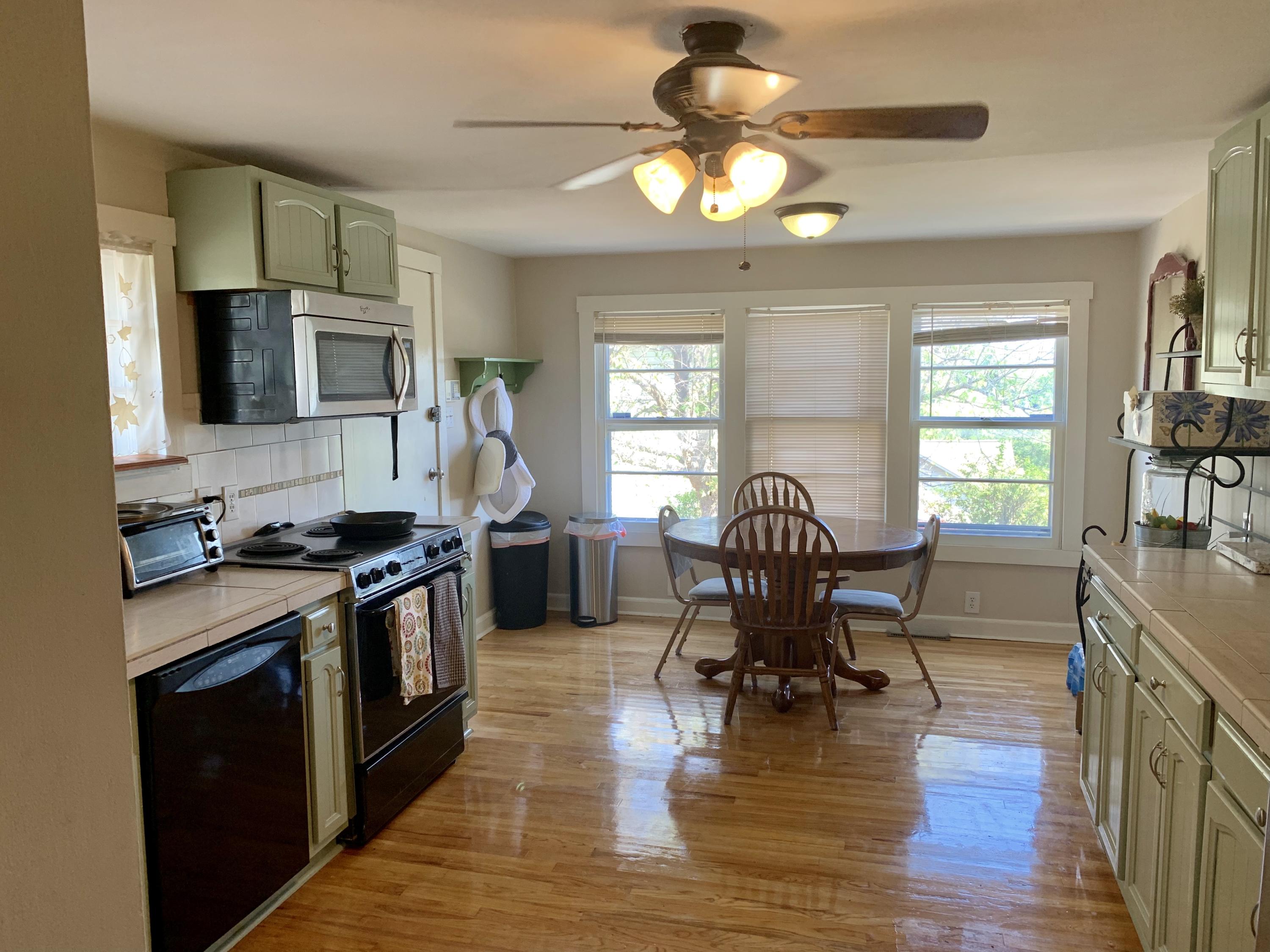 701 North Mill Road Salem, VA 24153 - Photo 10 of 32 Lots of natural light