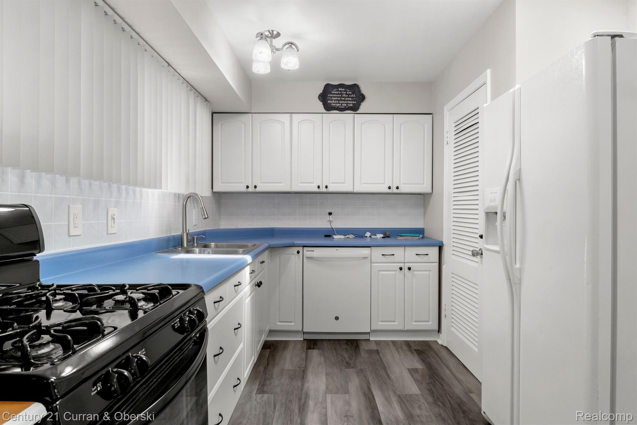 1733 Inkster Road Garden City, MI 48135 - Photo 9 of 31 Kitchen