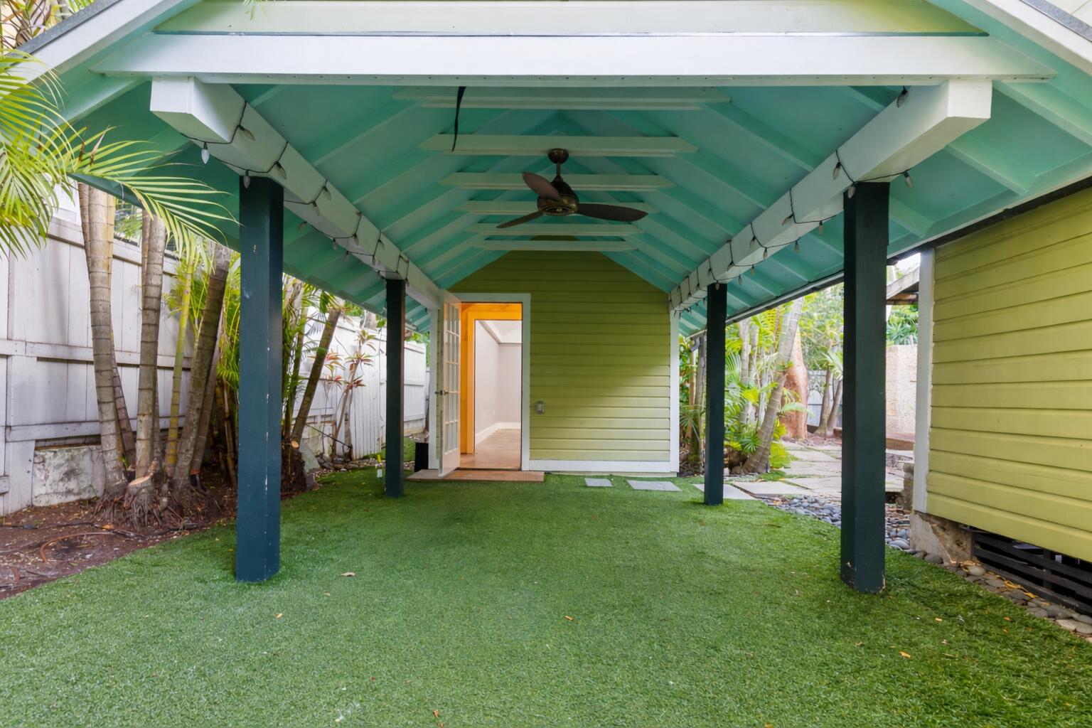 1120 Seminary Street Key West, FL 33040 - Photo 29 of 42 Yard & Guest House