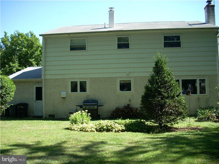1484 Foster Road Warminster, PA 18974 - Photo 3 of 25 Back Yard