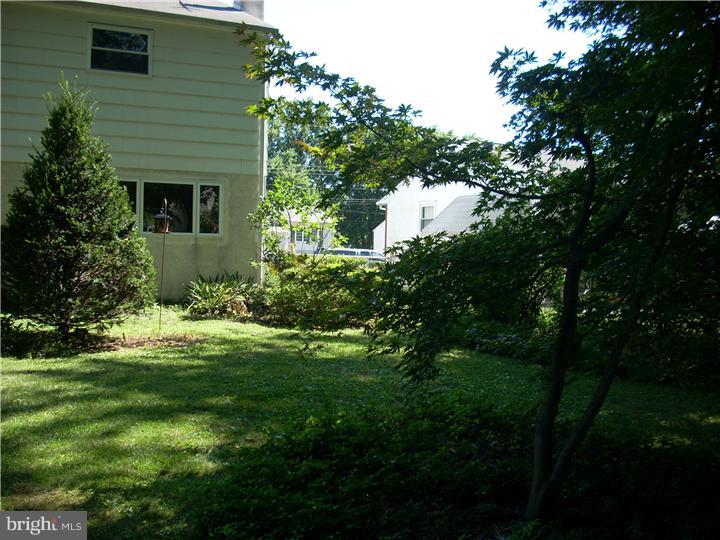 1484 Foster Road Warminster, PA 18974 - Photo 5 of 25 Back Yard