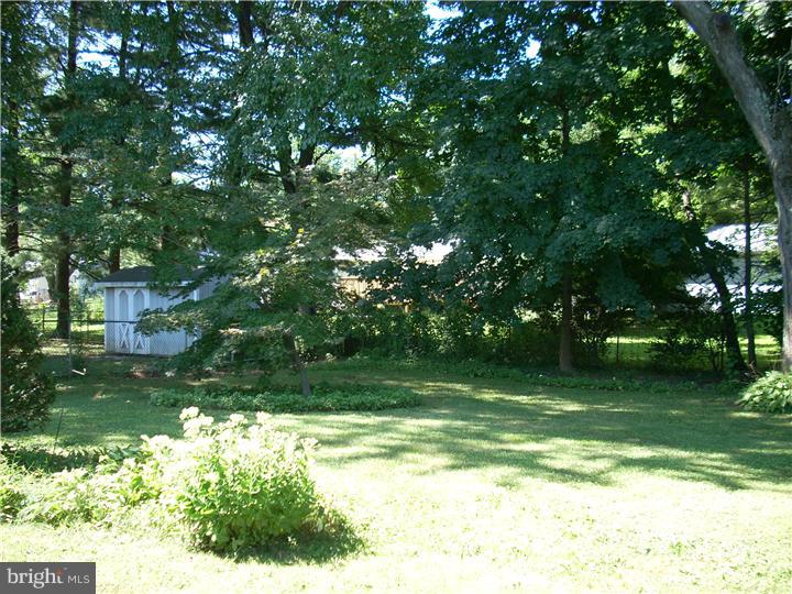 1484 Foster Road Warminster, PA 18974 - Photo 6 of 25 Back Yard