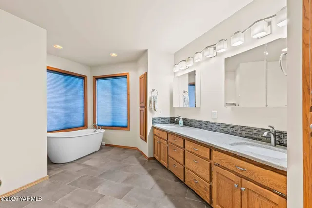 a view of room with window and ceiling fan