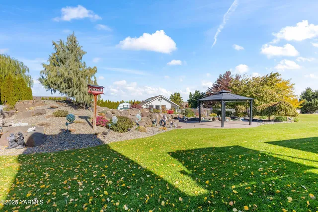 a view of a house with a yard and roof