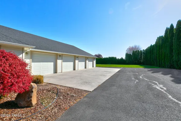 $965,000 | 613 South Friedline Road, Yakima, WA 98908