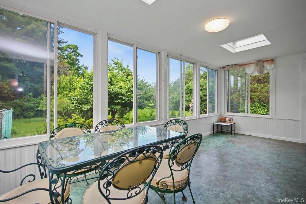 10 Lakeview Road Ossining, NY 10562 - Photo 18 of 38 Enclosed porch