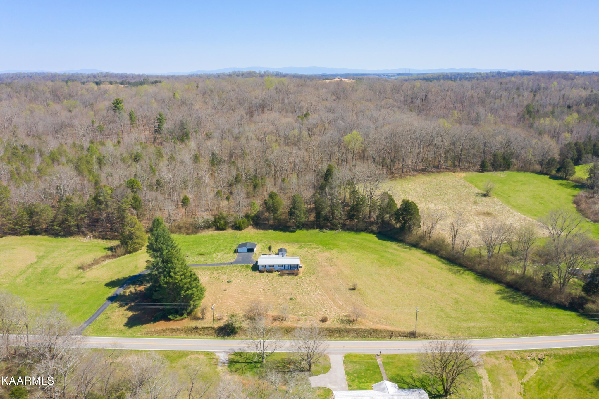 1605 Sweetwater Road Philadelphia, TN 37846 - Photo 3 of 23 Gallery Image 3