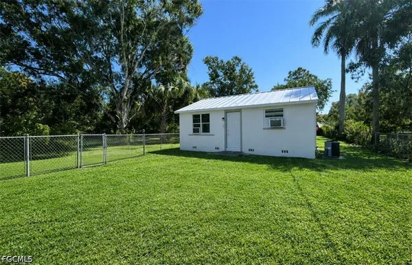 $1,350 | 569 Nuna Avenue, Fort Myers, FL 33905