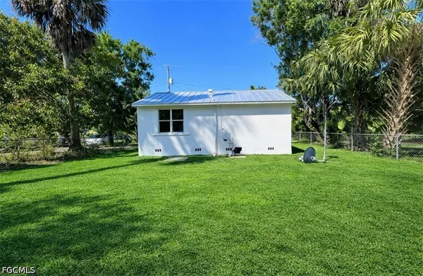 $1,350 | 569 Nuna Avenue, Fort Myers, FL 33905
