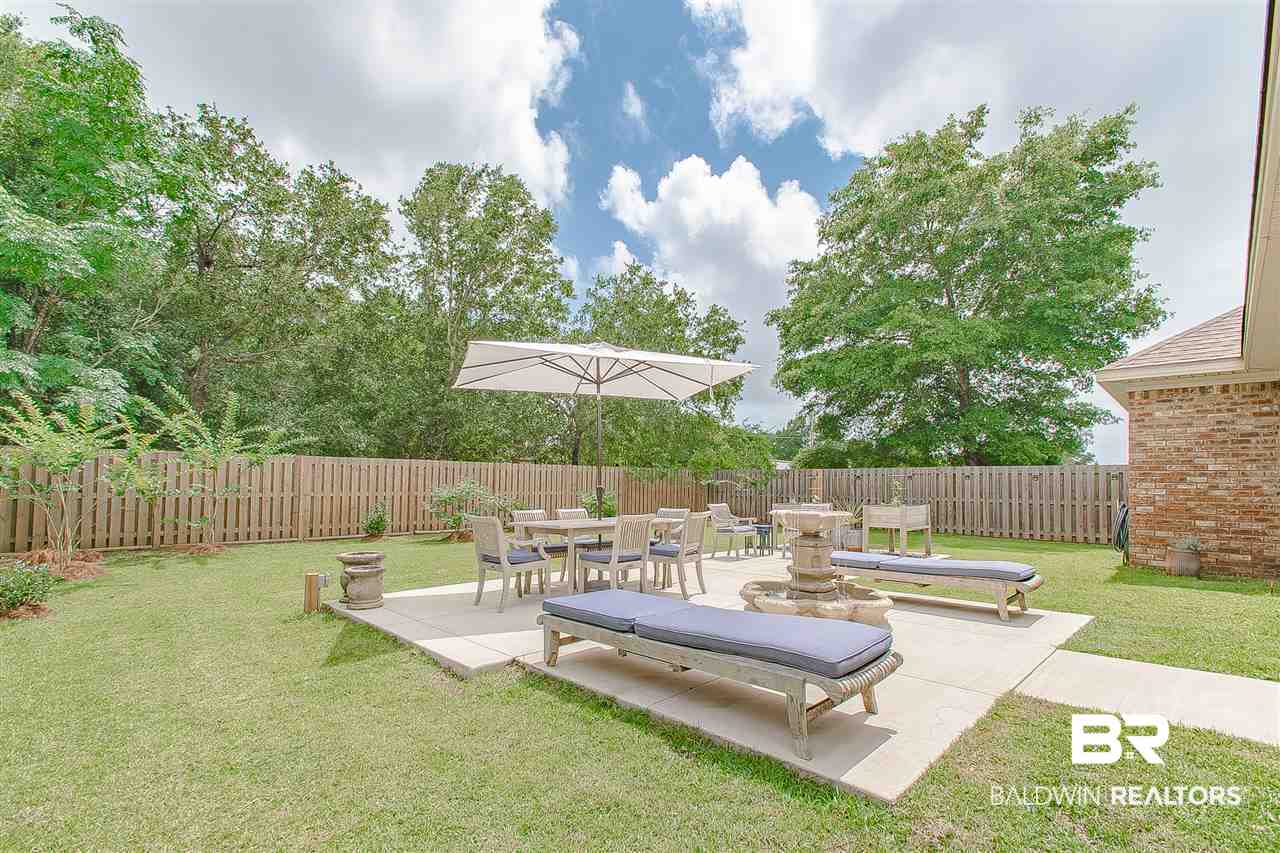 252 Hawthorne Circle Fairhope, AL 36532 - Photo 38 of 46 Large patio area for ente