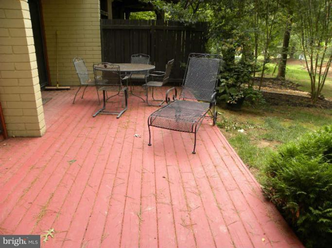 11187 Saffold Way Reston, VA 20190 - Photo 19 of 28 Exterior (Rear)