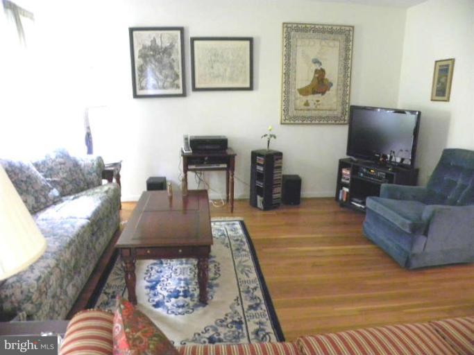 11187 Saffold Way Reston, VA 20190 - Photo 3 of 28 Living Room