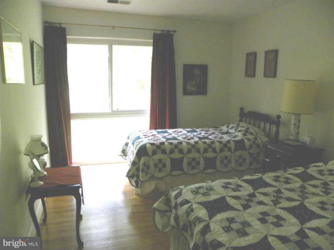 11187 Saffold Way Reston, VA 20190 - Photo 7 of 28 Bath (Master)