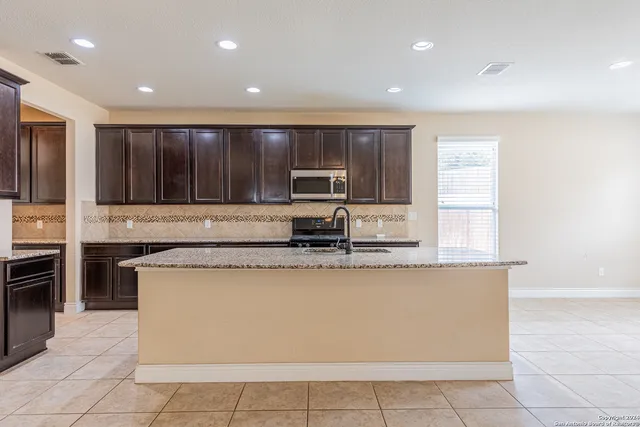 $2,150 | 3922 Retreat, San Antonio, TX 78253