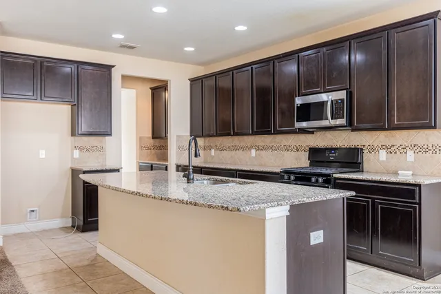 $2,150 | 3922 Retreat, San Antonio, TX 78253