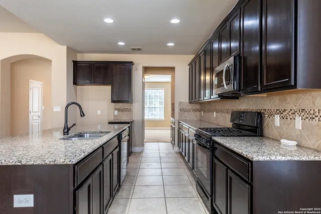 $2,150 | 3922 Retreat, San Antonio, TX 78253