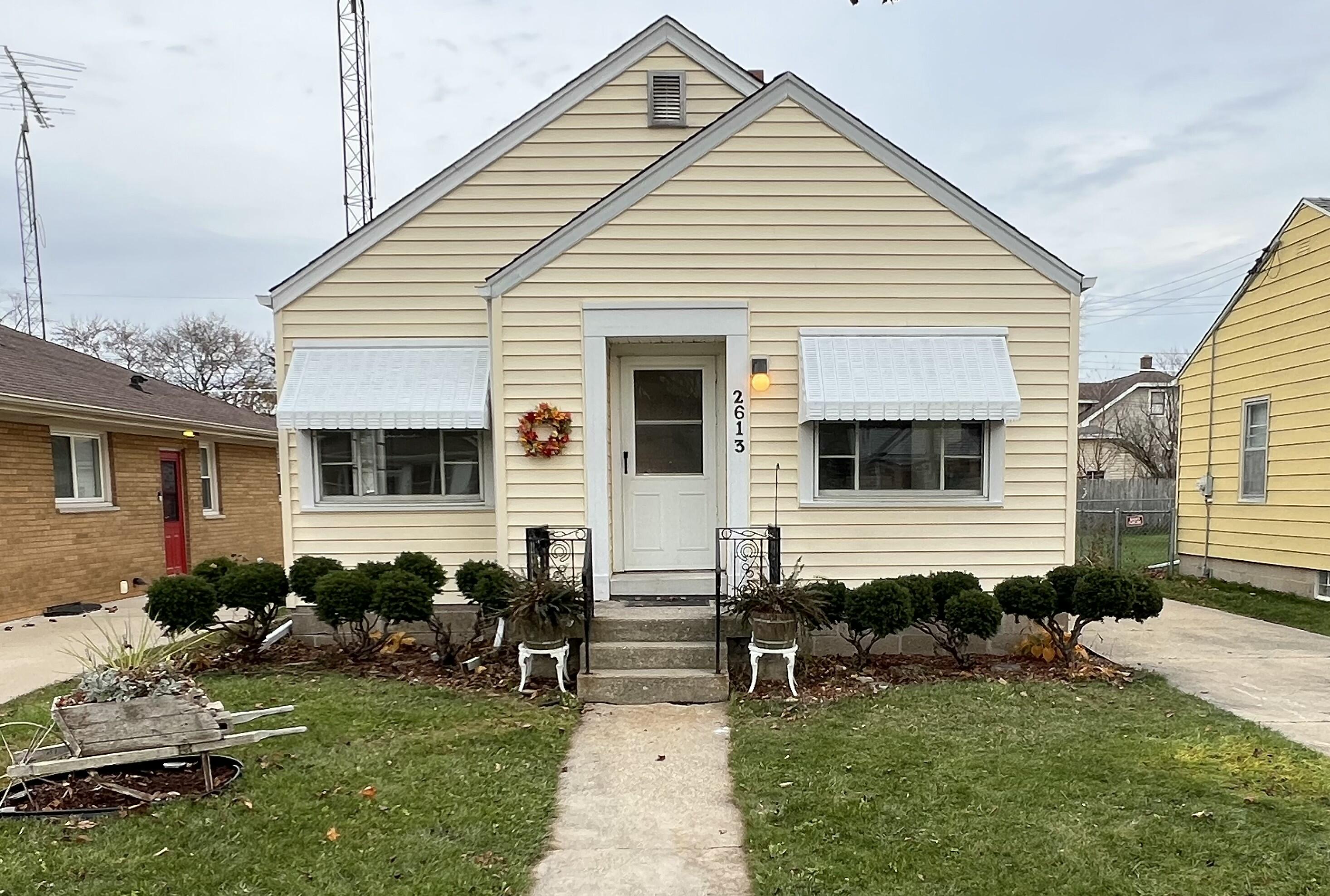 2613 Hayes Avenue Racine, WI 53405 - Photo 1 of 1 IMG_4344