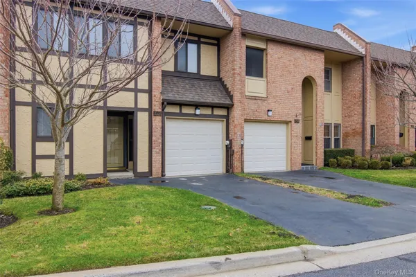 $819,000 | 54 Southgate Circle, Massapequa Park, NY 11762