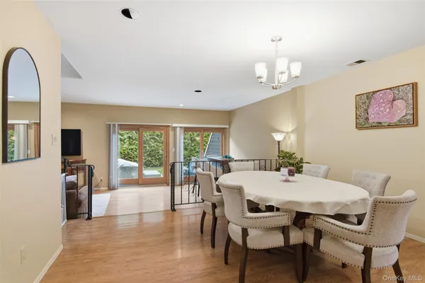 $819,000 | 54 Southgate Circle, Massapequa Park, NY 11762