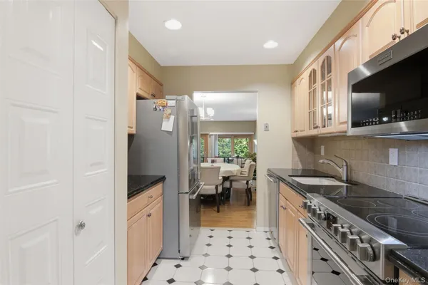 $819,000 | 54 Southgate Circle, Massapequa Park, NY 11762