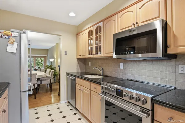 $819,000 | 54 Southgate Circle, Massapequa Park, NY 11762