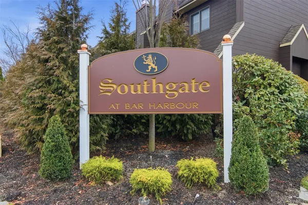 $819,000 | 54 Southgate Circle, Massapequa Park, NY 11762