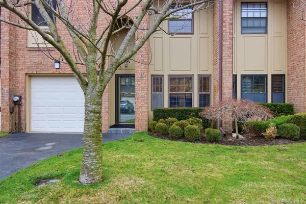 $819,000 | 54 Southgate Circle, Massapequa Park, NY 11762