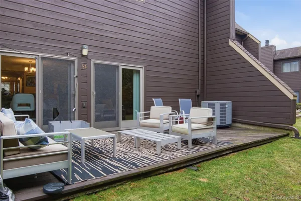 $819,000 | 54 Southgate Circle, Massapequa Park, NY 11762