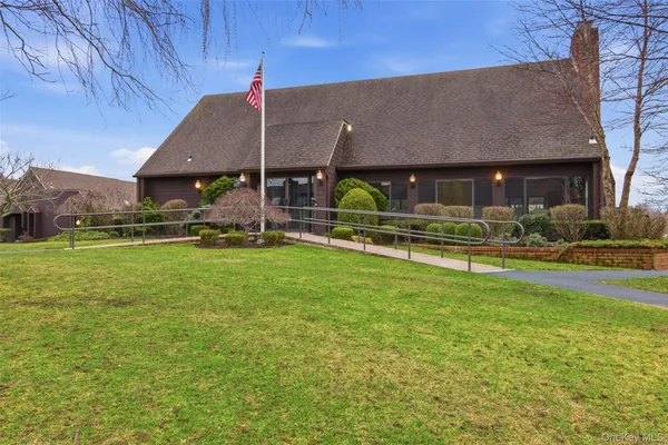 $819,000 | 54 Southgate Circle, Massapequa Park, NY 11762