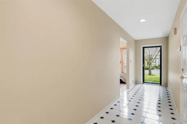 $819,000 | 54 Southgate Circle, Massapequa Park, NY 11762