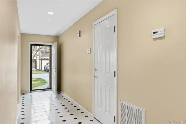 $819,000 | 54 Southgate Circle, Massapequa Park, NY 11762