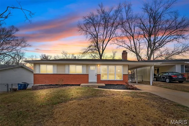 $269,900 | 12 Lennox Terrace, Maryland Heights, MO 63043