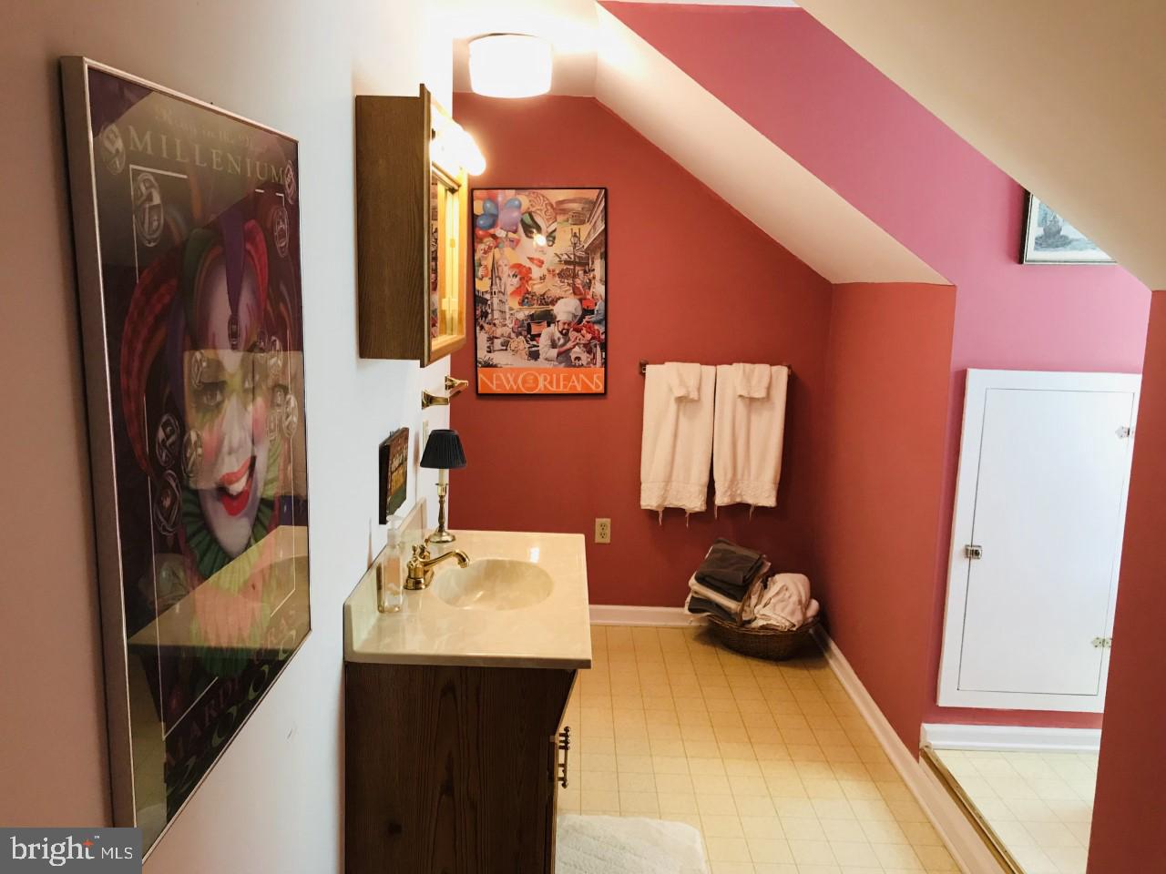 1129 Riverside Drive Salisbury, MD 21801 - Photo 33 of 44 15'x6' Second Floor Bathroom