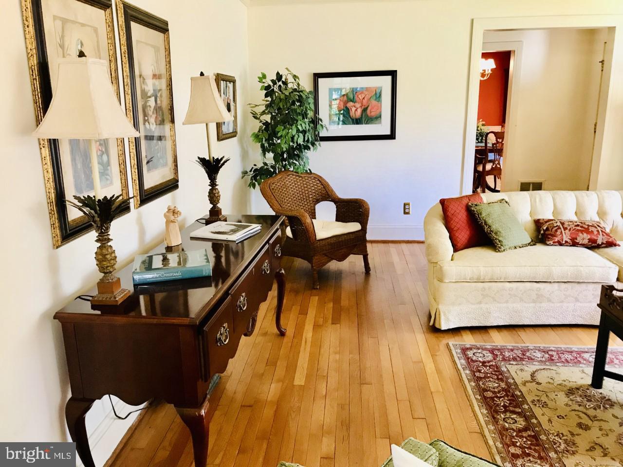 Living Room has Hardwood Floors